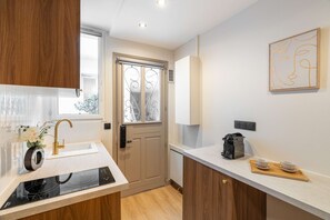 Fridge, microwave, stovetop, coffee/tea maker