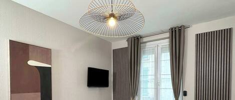 Téléviseur, bureau