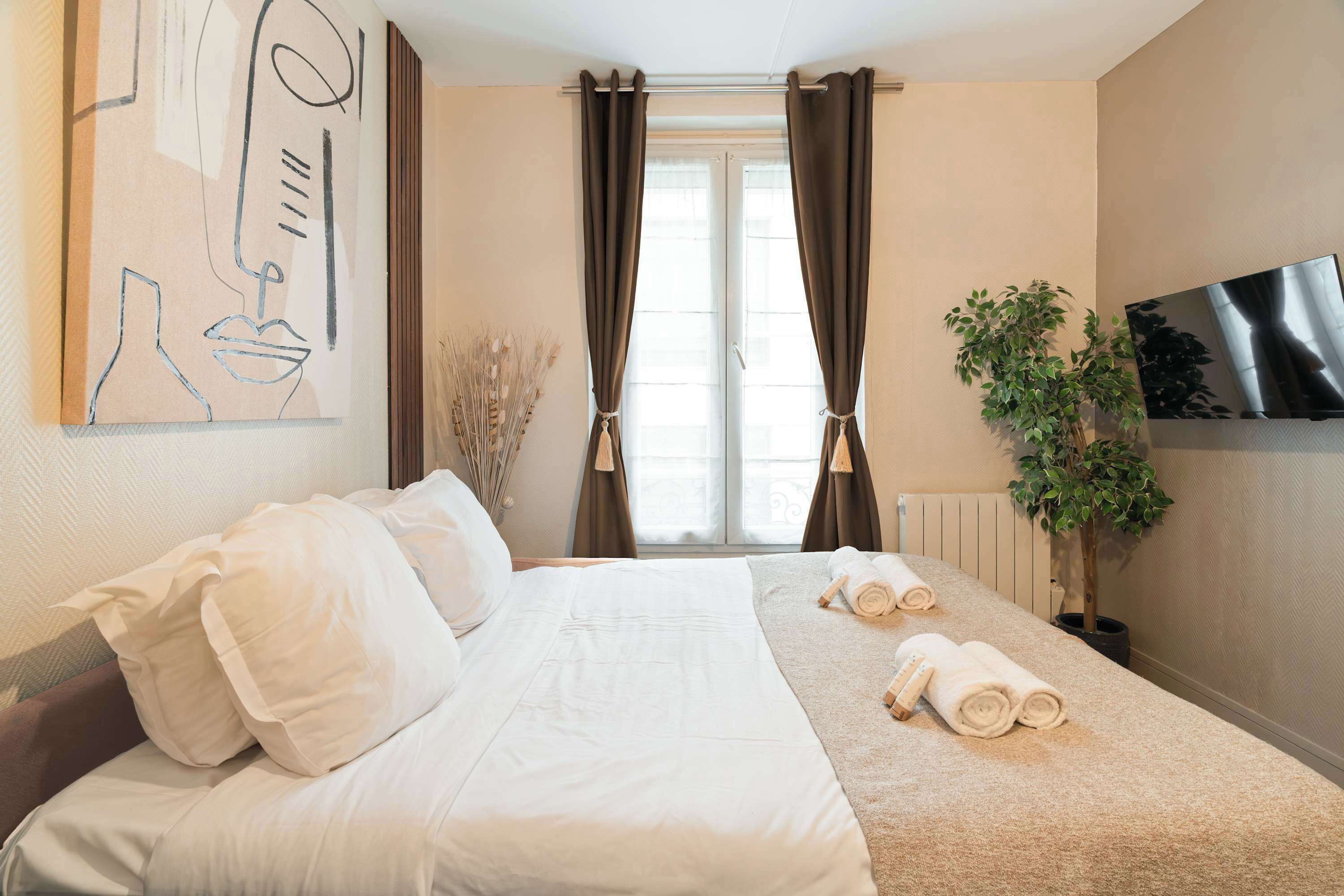 1 chambre, fer et planche à repasser, draps fournis