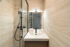 Bruser, hårtørrer, håndklæder