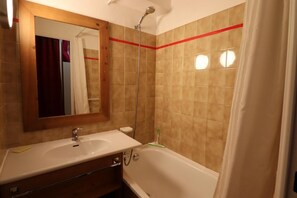 Bathtub - 100m from resort center, 1st floor, balcony, 28m², Tignes (Tignes)