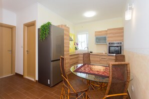 Apartment, Multiple Beds | Private kitchen