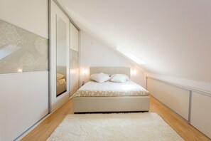 Appartement, plusieurs lits | 2 chambres, fer et planche à repasser, Wi-Fi gratuit, draps fournis