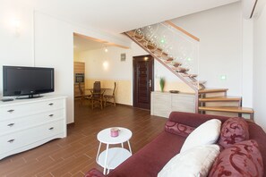 Apartment, Multiple Beds | Living room