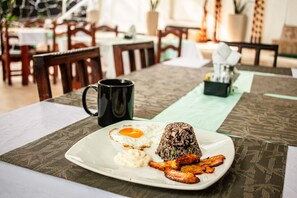 朝食 (オーダー形式)、毎日提供 (無料)