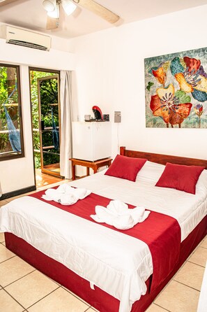 スタンダード ダブルまたはツインルーム | 高級寝具、羽毛の掛け布団、ピロートップベッド、セーフティボックス (室内)