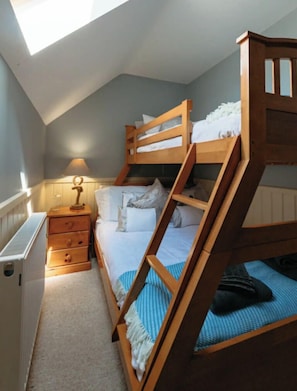 3 bedrooms, travel cot, free WiFi