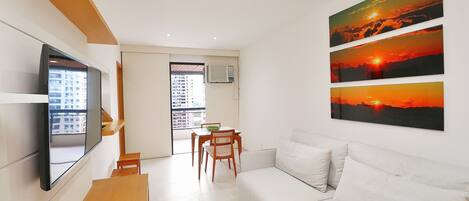 Quarto triplo luxo | Área de estar | Smart TV