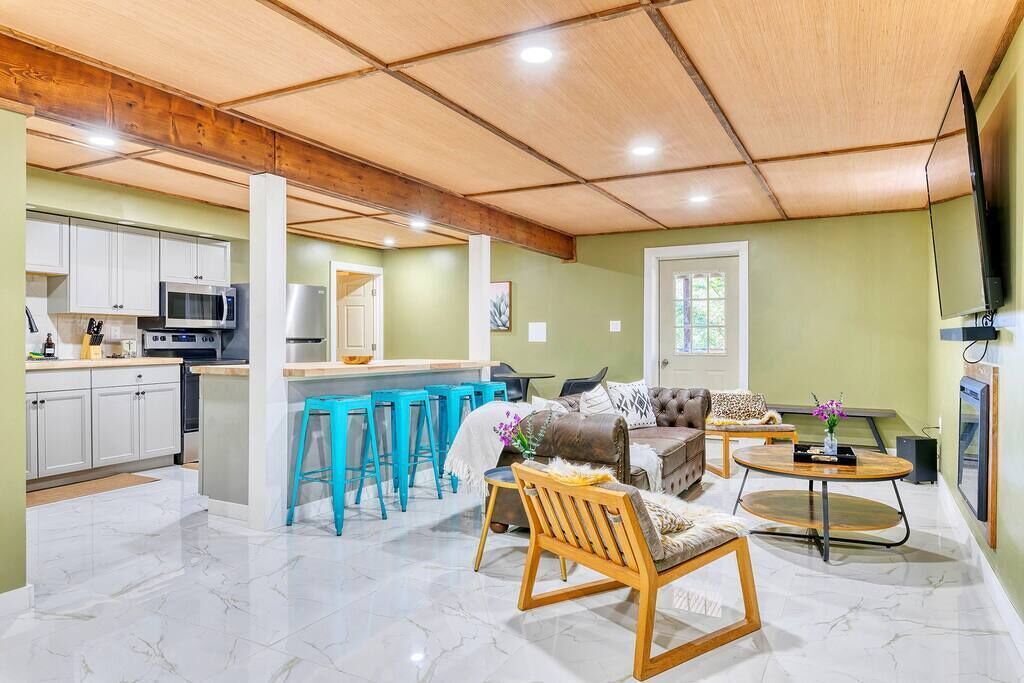 Fernseher, Kamin, Videospiele, Arbeitsbereiche