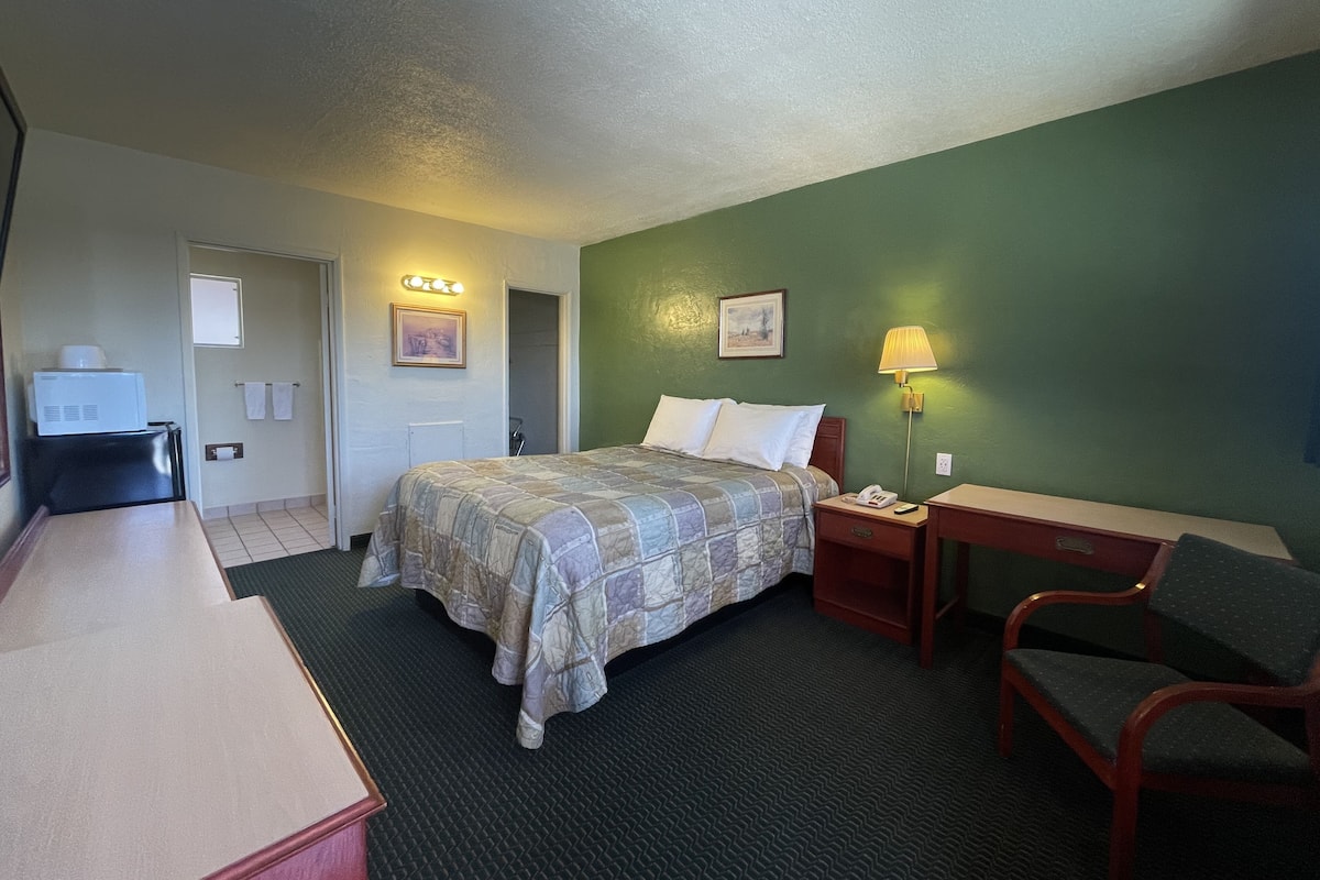 Economy Single Room | Desk, free WiFi, bed sheets