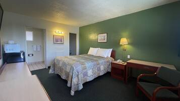 Economy Single Room | Desk, free WiFi, bed sheets