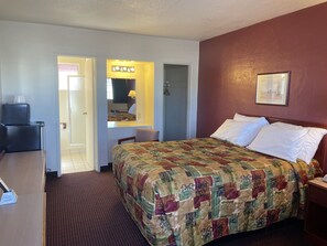 Economy Single Room | Desk, free WiFi, bed sheets - Travel Inn (Farmington)