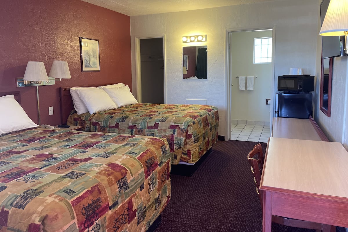 Economy Double Room Non Smoking | Desk, free WiFi, bed sheets