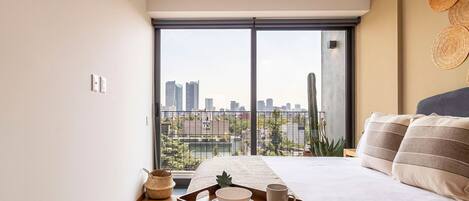 2 habitaciones, tabla de planchar con plancha, cuna de viaje y wifi