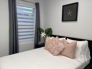 1 habitación, tabla de planchar con plancha, wifi gratis y ropa de cama