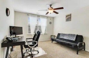 Smart TV, oficina y monitor de computadora 