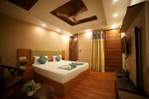 奢华套房 | 客房内保险箱、免费 WiFi、床单