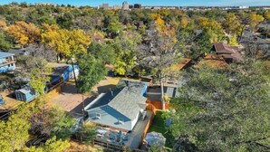 A residential area with houses, trees, and a distant city skyline. - Colorado Cottage! Downtown Home on OCC w/ Patio! (Colorado Springs)