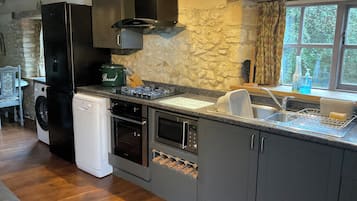Fridge, dishwasher, cookware/dishes/utensils