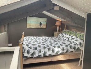 1 Schlafzimmer, individuell dekoriert, individuell eingerichtet