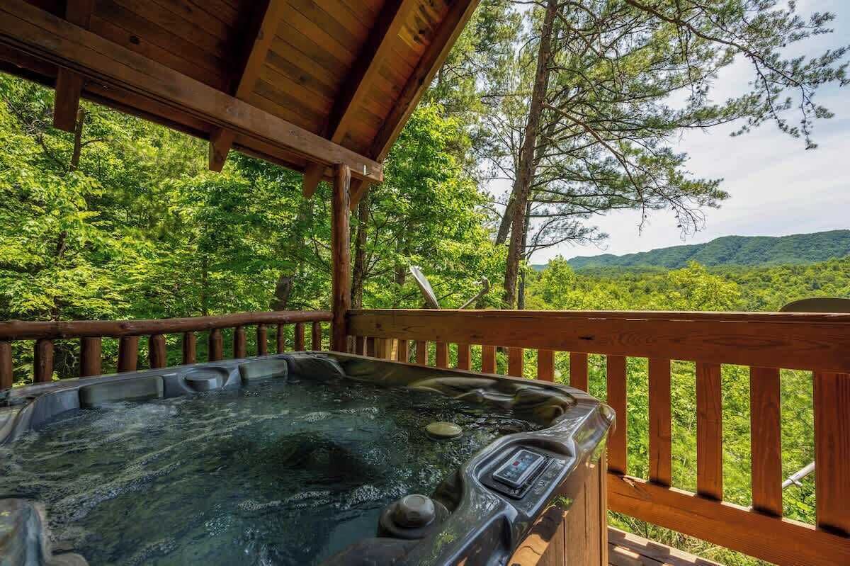 Tina de hidromasaje al aire libre