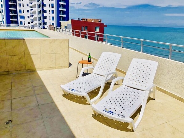 Terrace/patio - Departamento Amoblado en Tonsupa (Tonsupa)