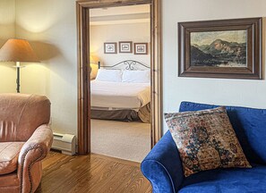 2 bedrooms, desk, iron/ironing board, WiFi