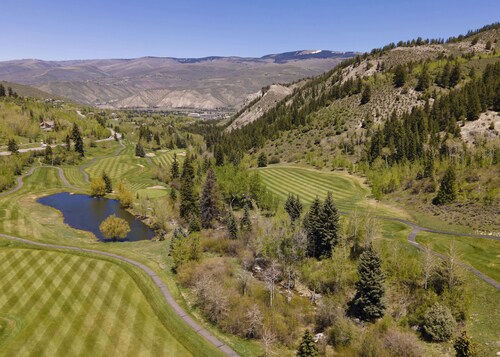 Walk to slopes! Beaver Creek Village Condo in the heart of the Village.