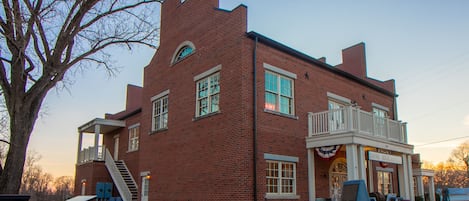 Vista frontal de la propiedad