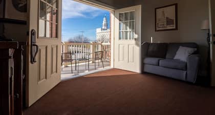 Nauvoo Temple House Hotel
