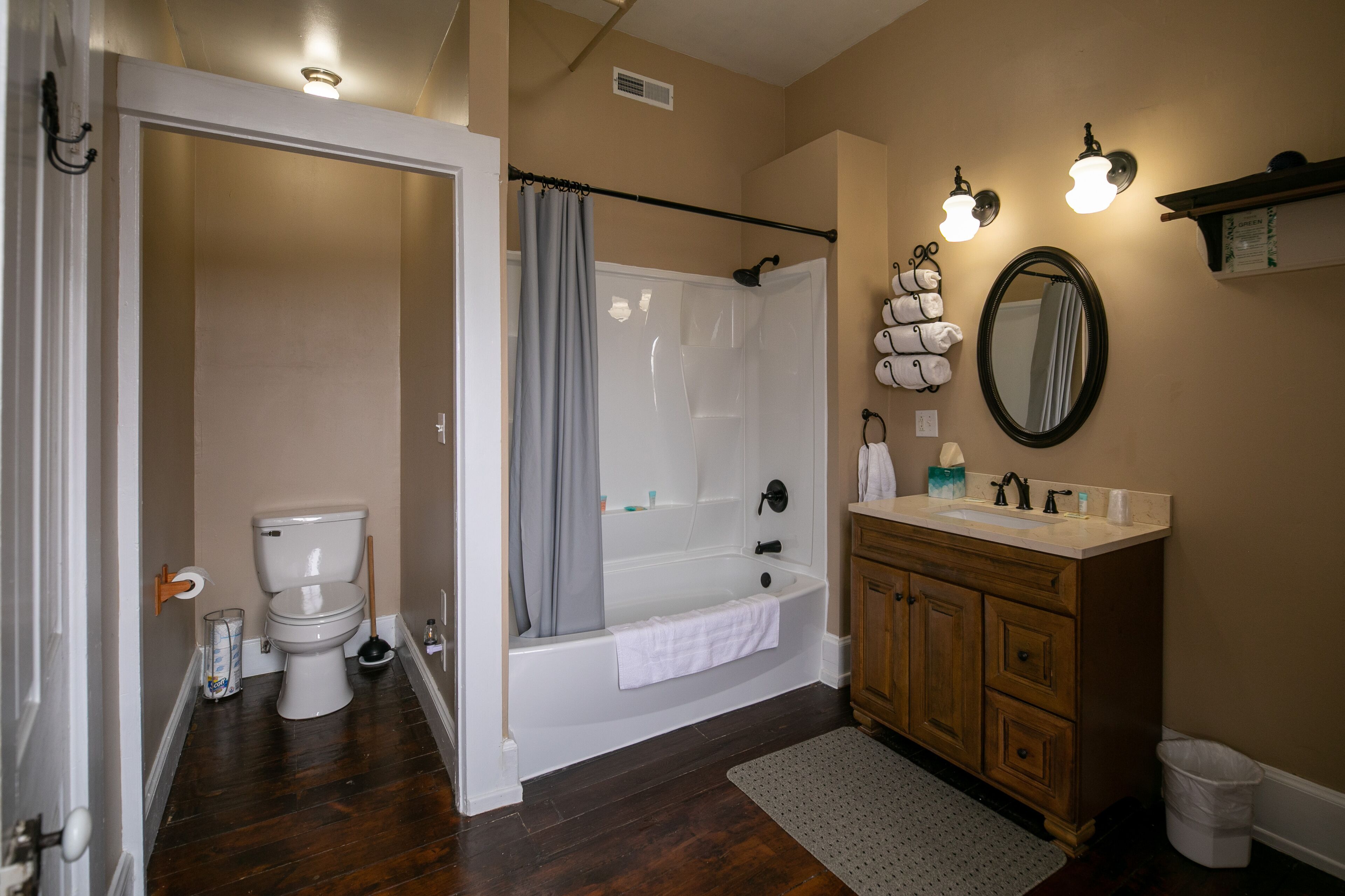 romantic room (historic building, no elevator) | bathroom | towels