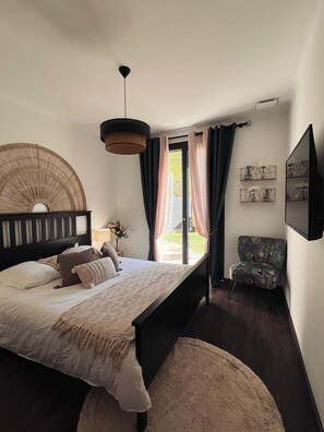 3 habitaciones, tabla de planchar con plancha, cuna de viaje y wifi