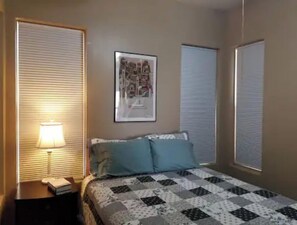 4 多间卧室、办公桌、熨斗/熨衣板、旅行婴儿床