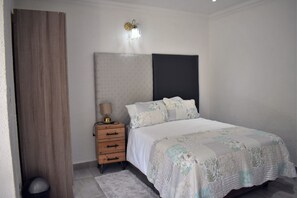 5 chambres, rideaux occultants, fer et planche à repasser, Wi-Fi gratuit