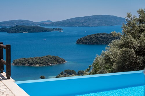 Villa Pasithea - breathtaking seaviews, infinity pool, privacy, close to beach