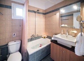 Combined shower/bathtub, hair dryer, towels, soap - Villa Pasithea - breathtaking seaviews, infinity pool, privacy, close to beach (Perigiali)