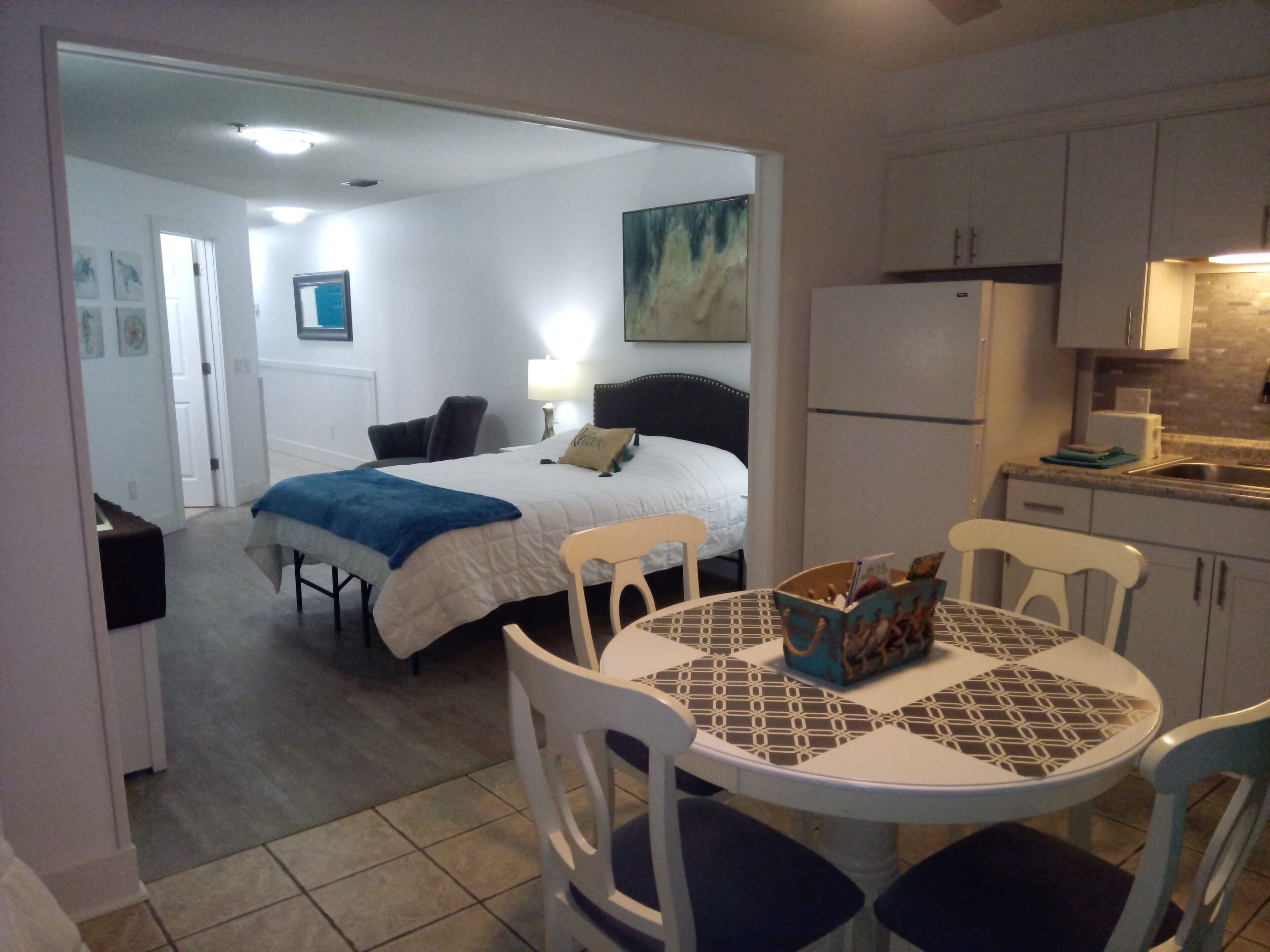 Een strijkplank/strijkijzer, gratis wifi, beddengoed