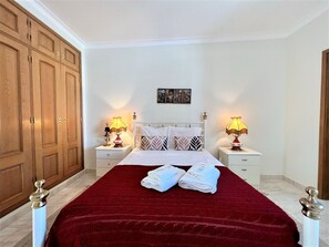 5 chambres, fer et planche à repasser, Wi-Fi gratuit, draps fournis