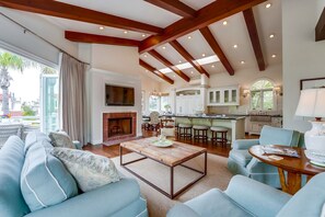 Smart TV, fireplace