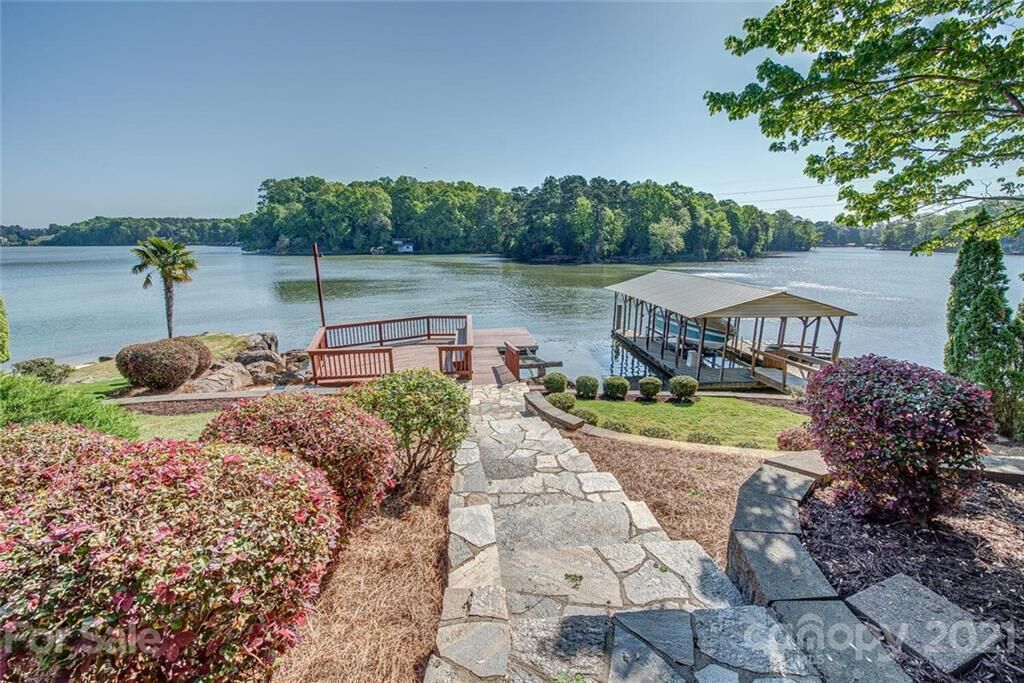 Majestic Lake Views + Movie Theater + Private Beach + Dock ⛵