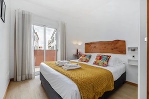 1 habitación, tabla de planchar con plancha, wifi gratis y ropa de cama