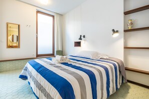 2 chambres, fer et planche à repasser, Wi-Fi gratuit, draps fournis