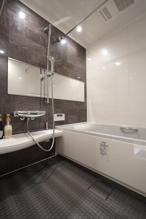 Slippers, toilet paper - Real Life Aoyama 2BR Suite 3-bed 3min Aoyama 1ch (Tokyo)