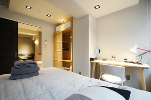 2 bedrooms - Real Life Kudanshita Chic 2-bedroom 6pax 3mins sub (Tokyo)