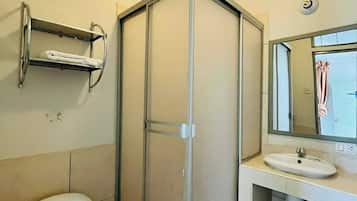 Standard Double Room | Bathroom | Free toiletries, towels, soap, shampoo