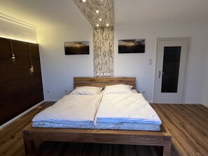 2 habitaciones, escritorio, wifi gratis y ropa de cama