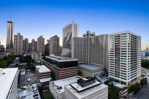 2208-Top Flr-Work/Game Sta-600 MB-1 Free Park-King