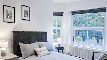 6 bedrooms, desk, iron/ironing board, free WiFi
