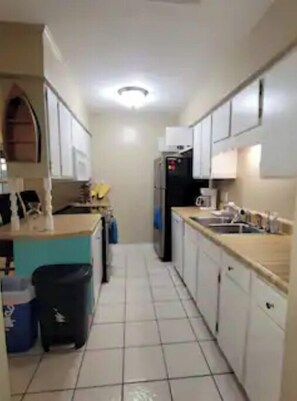 Fridge, microwave, oven, stovetop - Pet friendly 10 min to Pensacola Beach (Gulf Breeze)