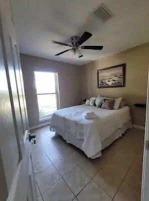 3 habitaciones, escritorio, tabla de planchar con plancha y wifi gratis 
